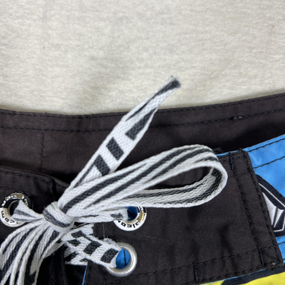Volcom Board Shorts Mens Size 36 Black Blue Yellow Zigzag Swim Trunks - Picture 4 of 8
